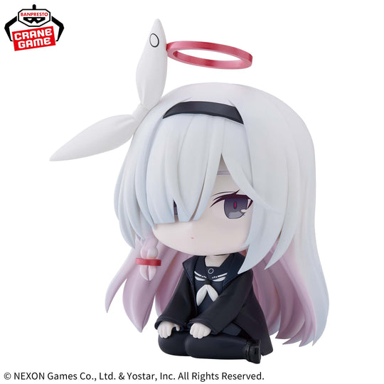 Plana Osuwari istuv figuur - Blue Archive