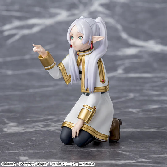 Frieren: Beyond Journey's End Frieren (Poking Something) Premium Perching Figure
