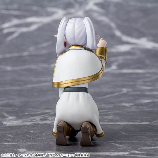 Frieren: Beyond Journey's End Frieren (Poking Something) Premium Perching Figure