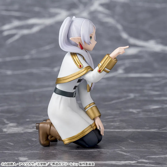 Frieren: Beyond Journey's End Frieren (Poking Something) Premium Perching Figure