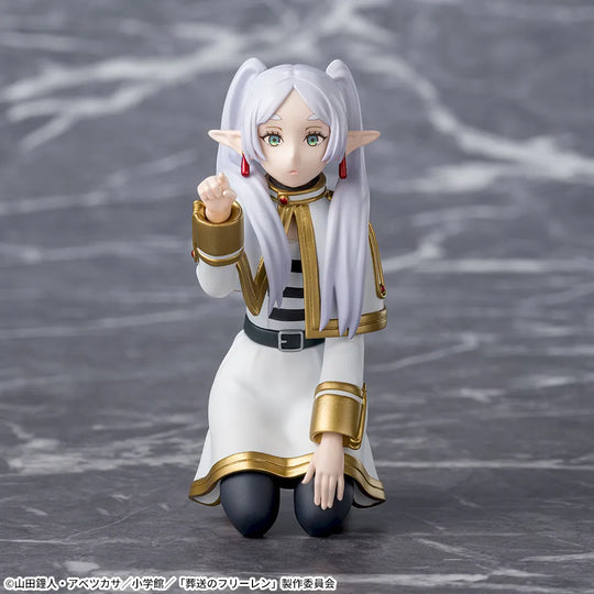 Frieren: Beyond Journey's End Frieren (Poking Something) Premium Perching Figure