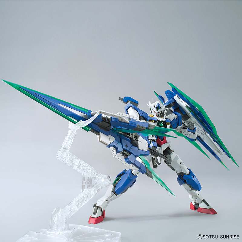 GUNDAM - MG 1/100 00 QAN(T) Full Saber - Model kit MIX FIG