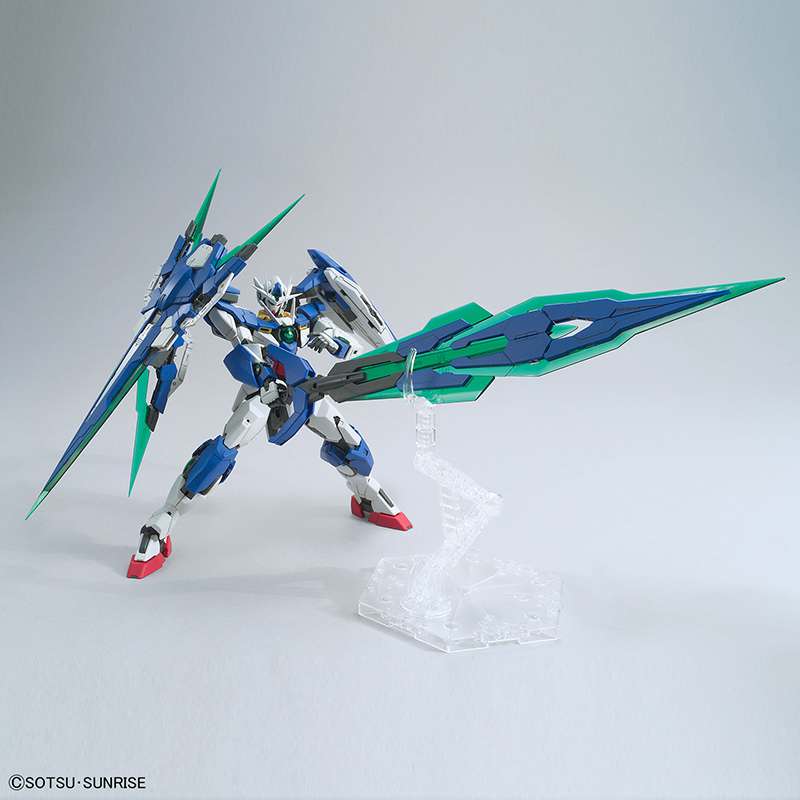 GUNDAM - MG 1/100 00 QAN(T) Full Saber - Model kit MIX FIG