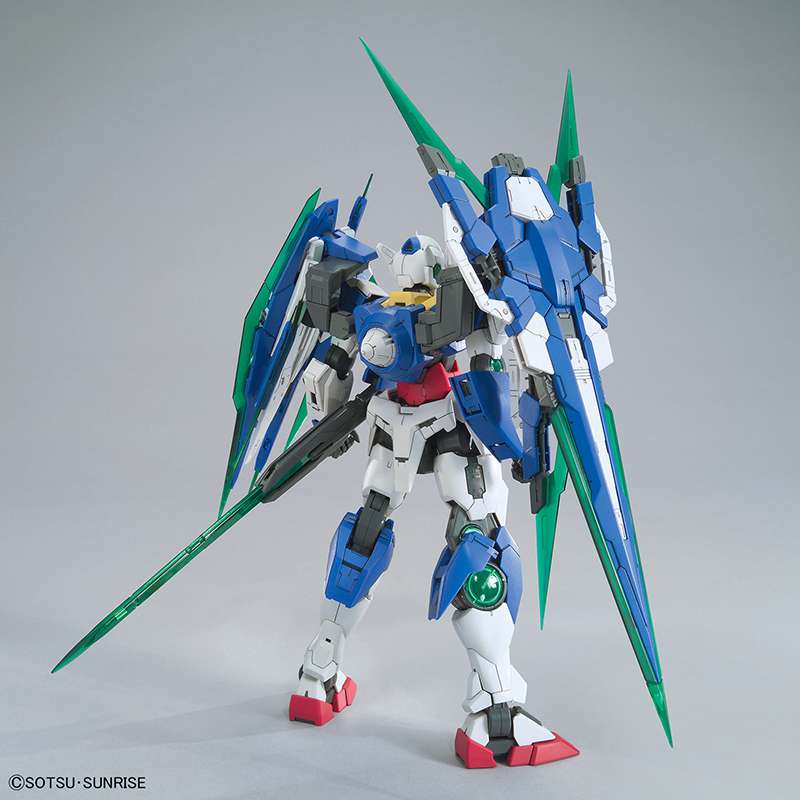 GUNDAM - MG 1/100 00 QAN(T) Full Saber - Model kit MIX FIG