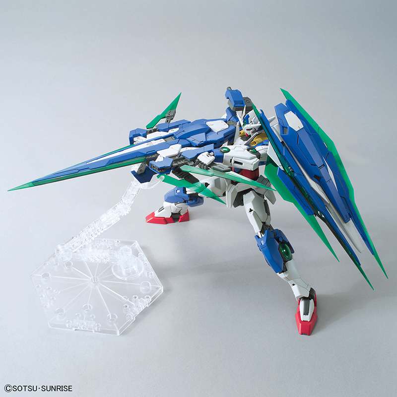 GUNDAM - MG 1/100 00 QAN(T) Full Saber - Model kit MIX FIG