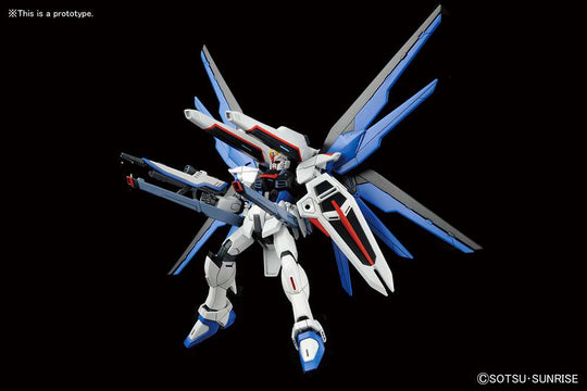 GUNDAM - Model Kit - HG 1/144 - ZGMF-X10A Freedom Gundam - 13CM MIX FIG